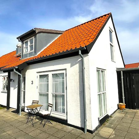 Byhus Centralt Pa Laeso Vesterø Havn Exterior foto